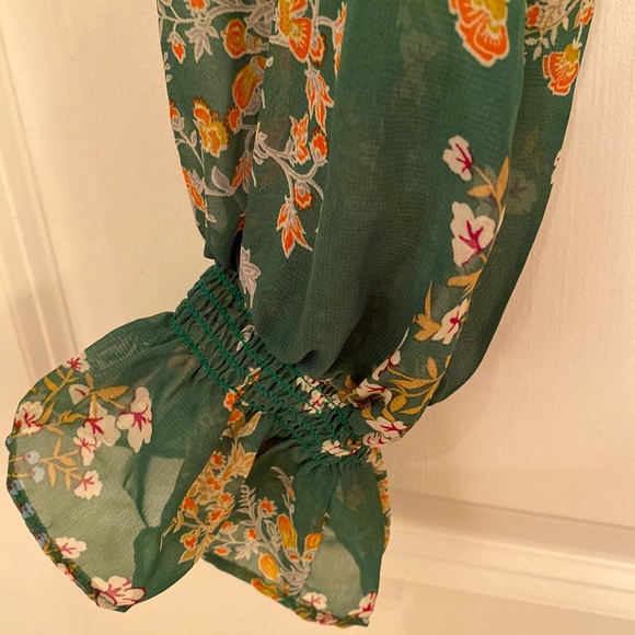 Brand New J.O.A women’s green with floral wrap blouse size M weekend good deal - Picture 5 of 6